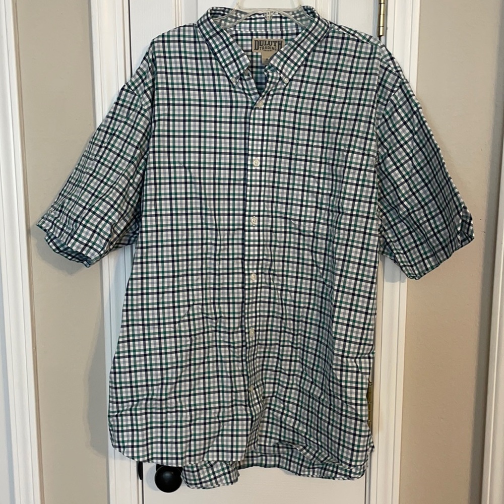 Short sleeve button up shirt/button down collar